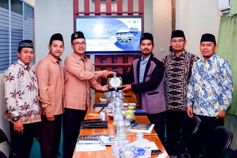SAMBUT PRODI BARU, FAKULTAS TARBIYAH LAKSANAKAN STUDI TIRU DI UNIVERSITAS IBRAHIMY SUKOREJO